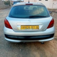 الجزائر-الرويبة-سيارة-صغيرة-peugeot-207-2007