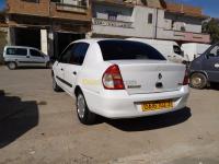 oran-es-senia-algerie-berline-renault-clio-classique-2002