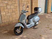 motos-et-scooters-piaggio-vespa-gts-300-hpe-2022-algerie