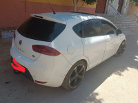 moyenne-berline-seat-leon-2012-fr-djidioua-relizane-algerie