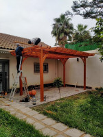 decoration-amenagement-pergola-en-bois-rouge-structur-moyenne-tidjelabine-boumerdes-algerie