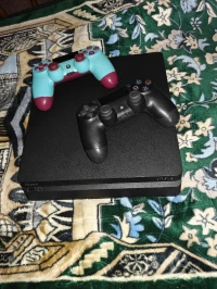 PlayStation 4 slim 