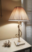 decoration-amenagement-lampe-de-chevet-pour-salon-hauteur-58-cm-socle-en-marbre-pied-metal-dore-chapeau-tissu-rouiba-alger-algerie