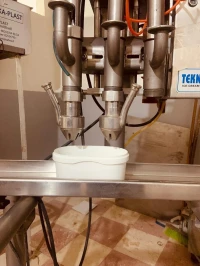 Remplisseuse pots et boîte familiale pour crème glacée