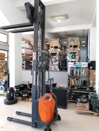 Gerbeur semi électrique Doosan 