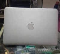Mac book pro 2020 M1 8g 256 ssd cycle 158