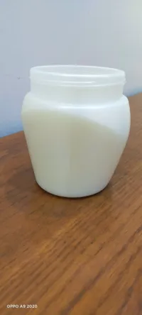 علب كريمات تجميل 