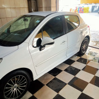 voitures-peugeot-207-2010-algerie