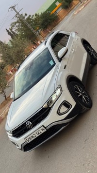 سيارات-volkswagen-t-roc-2022-r-line-فرندة-تيارت-الجزائر