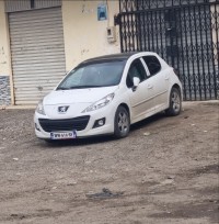 voitures-peugeot-207-2013-allure-skikda-algerie