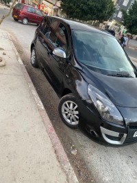 السيارات-النفعية-renault-scenic-2011-معسكر-الجزائر
