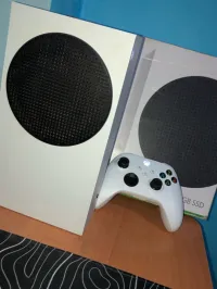 Xbox series s 512gb avec boite et 1 manette kolach original