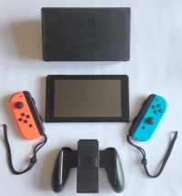 NINTENDO SWITCH V2 2022 ETAT 20/10 FLASHEE (PUCE) + 256Go SanDisk Ultra
