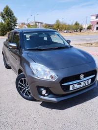 Suzuki Swift 2022 GLX DUBAÏ LA TT MAJMOLA 1ER MAIN BOIT AUTO FAIBLE KILOMÉTRAGE
