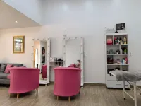Salon de beauté cherche de coiffeuse et ongleriste 