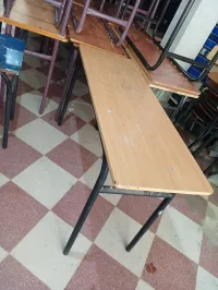 عتاد مدرسة للبيع بحالة جيدة 