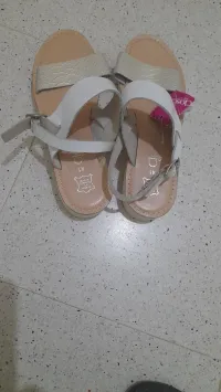 صندال وحذاء للنساء 