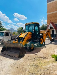 آلة-jcb-retrochargeur-2010-بشلول-البويرة-الجزائر