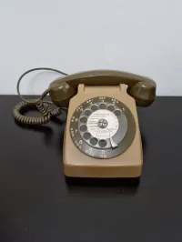 Téléphone ancien a cadran 