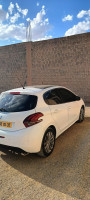 voitures-peugeot-208-2015-allure-facelift-magra-msila-algerie