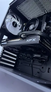 PC GAMER RYZEN 5 5600X / XFX RX 6600 