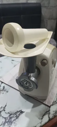 Robot achoir يرحي اللوز ويرحي الخضرة ويرحي اللحم ويخدم المرڨاز