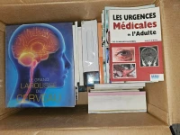 ferméture de la librairie - Lot de 63 livres en medecine/biologie/pharmacie .... 63كتابًا في الطب