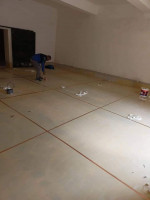 construction-travaux-revetement-de-sol-en-resine-epoxy-autolissante-antistatique-oran-algerie