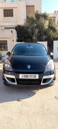 voitures-renault-scenic-2011-blida-algerie