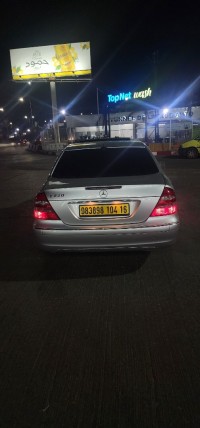 سيارات-mercedes-classe-e-2004-أولاد-فايت-الجزائر