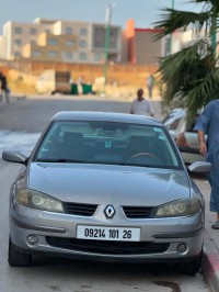 سيارات-renault-laguna-2-2001-inistial-البرواقية-المدية-الجزائر