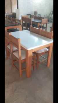 Table de cuisine en hêtre 