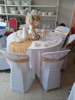 decoration-amenagement-location-table-et-chaises-vaisselle-pour-tous-type-devenement-kouba-alger-algerie