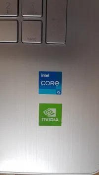 HP i5 11em + Nvidia MX 350 16gb Ram 512 SSD 17 pouce