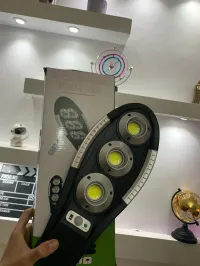 Lampadaire solaire étanche IP67 avec télécommande  مصباح خارجي