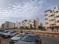 شقة-بيع-5-غرف-وهران-الجزائر
