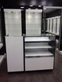 Fabrication de vitrine en verre . cuisine équipée et dressings