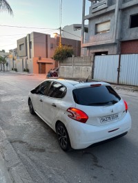 سيارات-peugeot-208-2013-البليدة-الجزائر