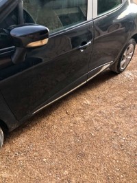 voitures-renault-clio-4-2013-sig-mascara-algerie