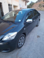 سيارة-صغيرة-toyota-yaris-2013-المزدور-البويرة-الجزائر