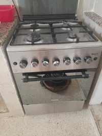 Cuisiniere geant