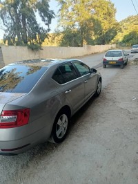 سيارات-skoda-octavia-2018-ambition-عمر-البويرة-الجزائر