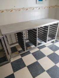 طاولات من رخام و أينوكس
