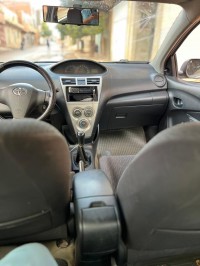 سيارات-toyota-yaris-sedan-2009-آفلو-الأغواط-الجزائر