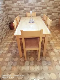  table à manger en hêtre massif avec 6 chaises