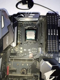 I9 9900KF + carte mère Z370 AORUS Gaming 5 + Corsair Vengeance 32GB ram ddr4 3200Mhz