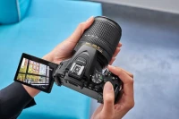 Nikon D5600 Appareil photo reflex 24Mpx + Objectif Nikon AF-S DX Nikkor 18-200mm f/ IF-ED VR
