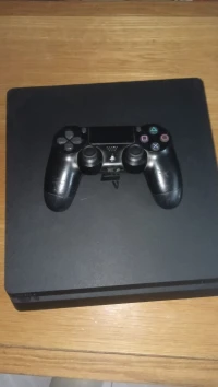 Ps4 slim online 1tb 12.52 + manette origine et câbles origines