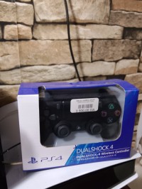 يد-التحكم-و-جهاز-المحاكاة-manette-ps4-عين-بنيان-الجزائر