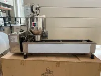 Machine à donnâtes 